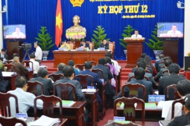 Dân bức xúc, lãnh đạo “mong bà con chia sẻ khó khăn”