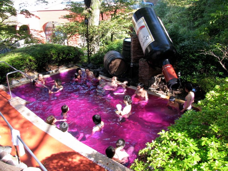 Rượu, axit và cát: Những onsen có một không hai ở Nhật Bản - 1 Rượu, axit và cát: Những onsen có một không hai ở Nhật Bản - 1