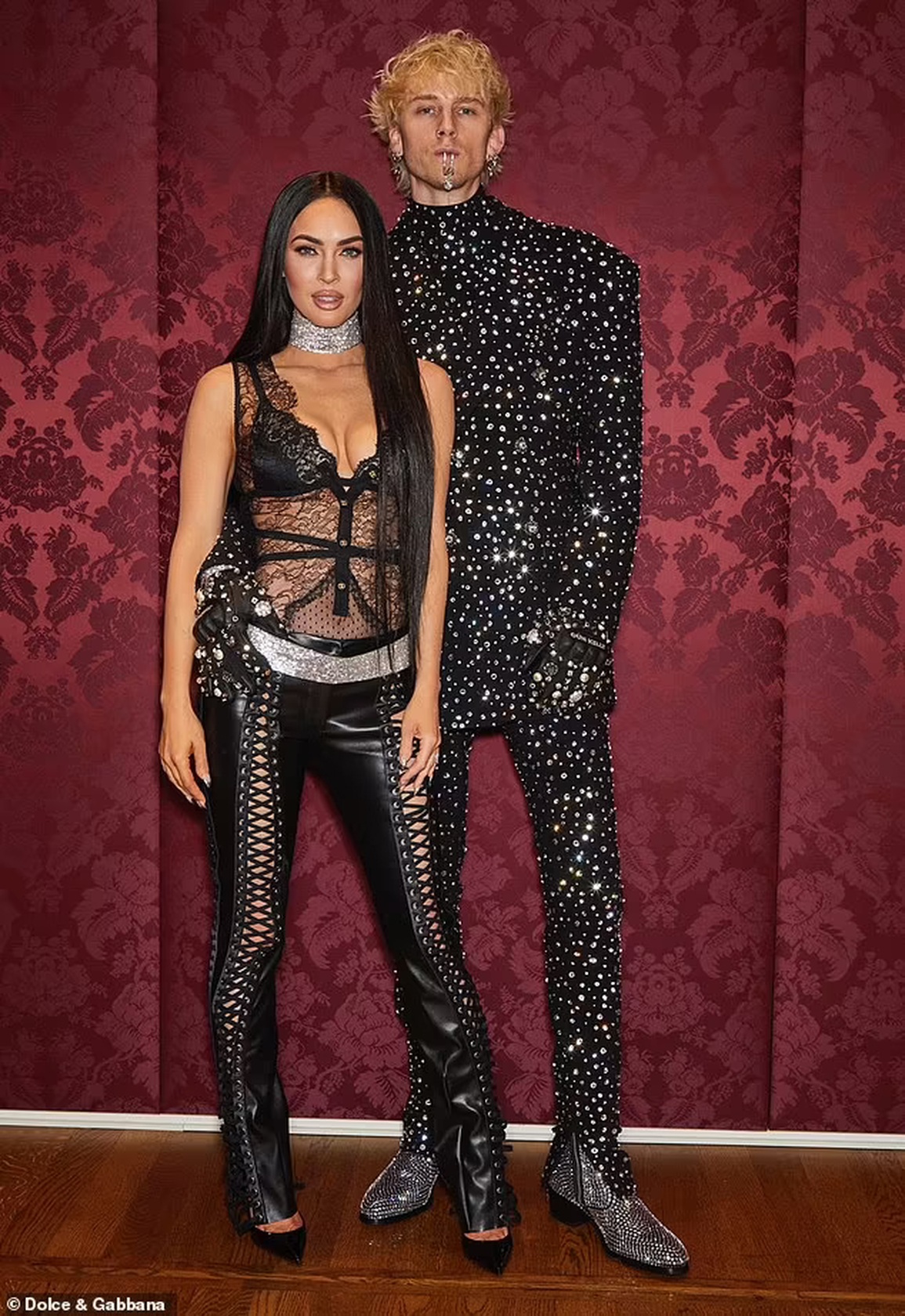 Megan Fox và bạn trai tái xuất sau khi đính hôn - 1 Megan Fox và bạn trai tái xuất sau khi đính hôn - 1