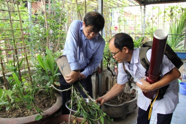 Bộ trưởng Y tế thị sát, phát hiện nhiều ổ bọ gậy ngay "tâm bão" sốt xuất huyết
