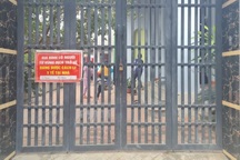 Xã khóa cổng của hàng chục hộ dân có người từ phương xa về ăn Tết