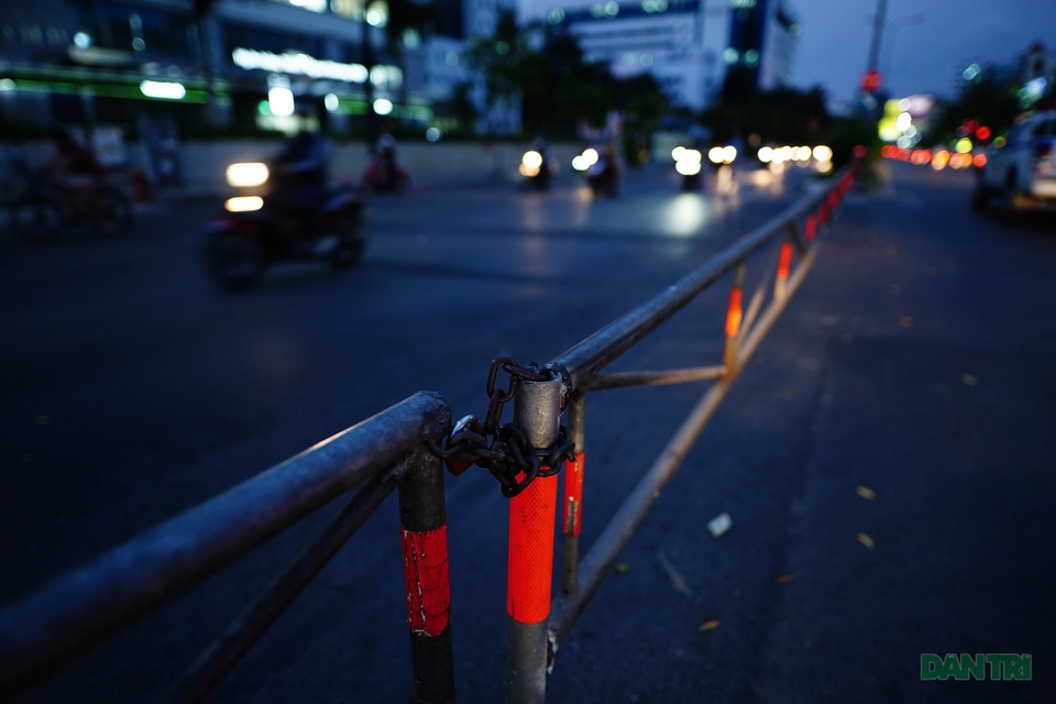 Nhịp sống “bình thường” trước khi lệnh cách ly hết hiệu lực - 13 Nhịp sống “bình thường” trước khi lệnh cách ly hết hiệu lực - 13