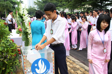 Sinh viên ĐH Tôn Đức Thắng Tưởng niệm Đại tướng