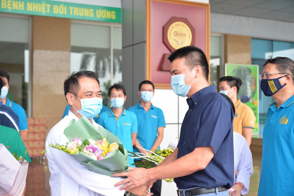 Phi hành đoàn Guinea Xích đạo âm tính với Covid-19 sau 5 lần xét nghiệm - 2 Phi hành đoàn Guinea Xích đạo âm tính với Covid-19 sau 5 lần xét nghiệm - 2