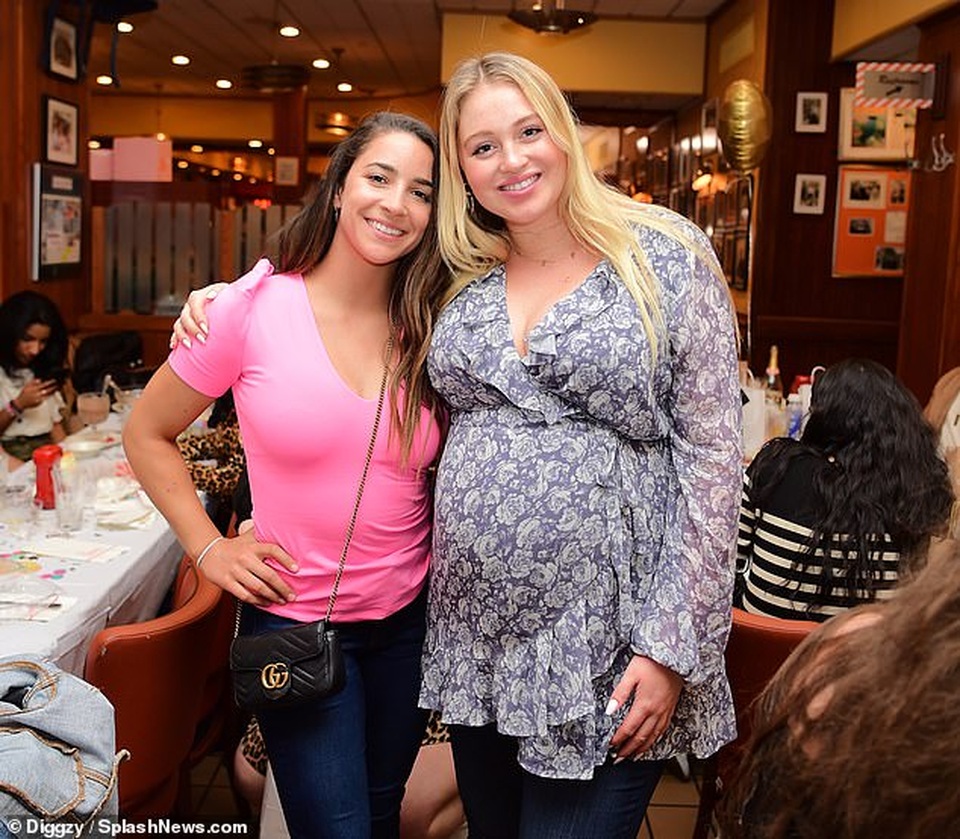 Cận kề ngày sinh, Iskra Lawrence vẫn quyến rũ, năng động - 3 Cận kề ngày sinh, Iskra Lawrence vẫn quyến rũ, năng động - 3