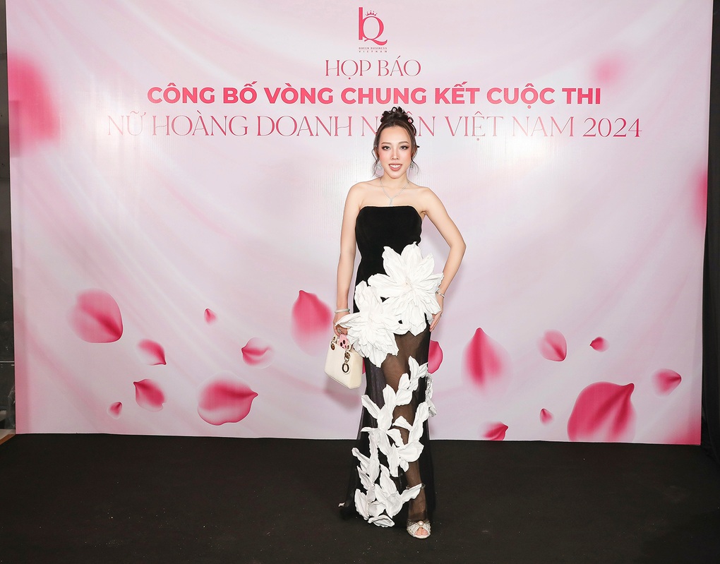 Vivian Nguyên là Tổng đạo diễn Nữ hoàng Doanh nhân Việt Nam 2024 - 5 Vivian Nguyên là Tổng đạo diễn Nữ hoàng Doanh nhân Việt Nam 2024 - 5