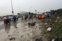 Xe đầu kéo cán chết 2 người ở dốc cầu Phú Mỹ