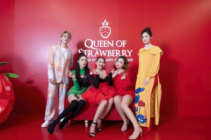 Sao Việt nô nức tham dự buffet dâu tây Hàn Quốc &quot;Queen of Strawberry&quot; - Ảnh 1.