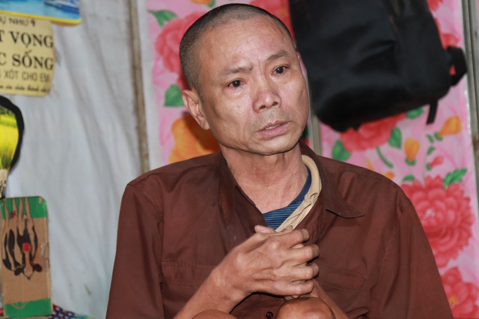 Phó Chủ tịch TP Buôn Ma Thuột tặng xe lăn hoàn cảnh nhân ái báo Dân trí - 2 Phó Chủ tịch TP Buôn Ma Thuột tặng xe lăn hoàn cảnh nhân ái báo Dân trí - 2