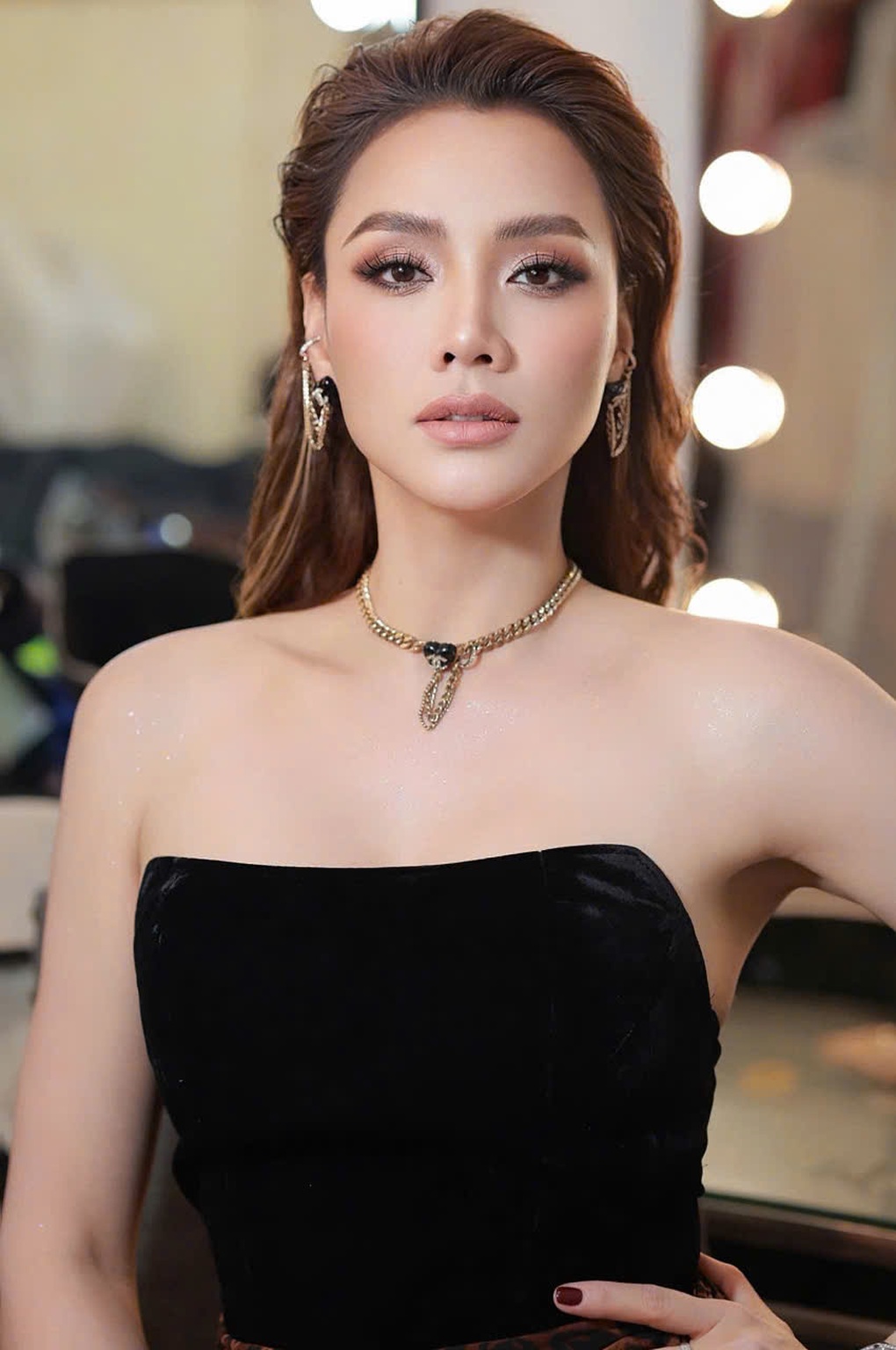 Chồng con ủng hộ Trang Nhung trong lần tái xuất sàn diễn sau 12 năm - 1 Chồng con ủng hộ Trang Nhung trong lần tái xuất sàn diễn sau 12 năm - 1