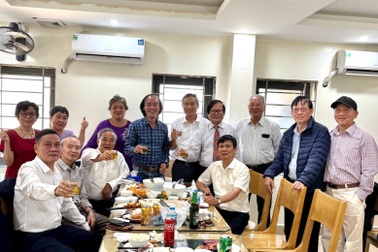 Chuyện chưa kể về buổi hội ngộ tinh hoa bác sĩ nội trú đời đầu gây bão mạng