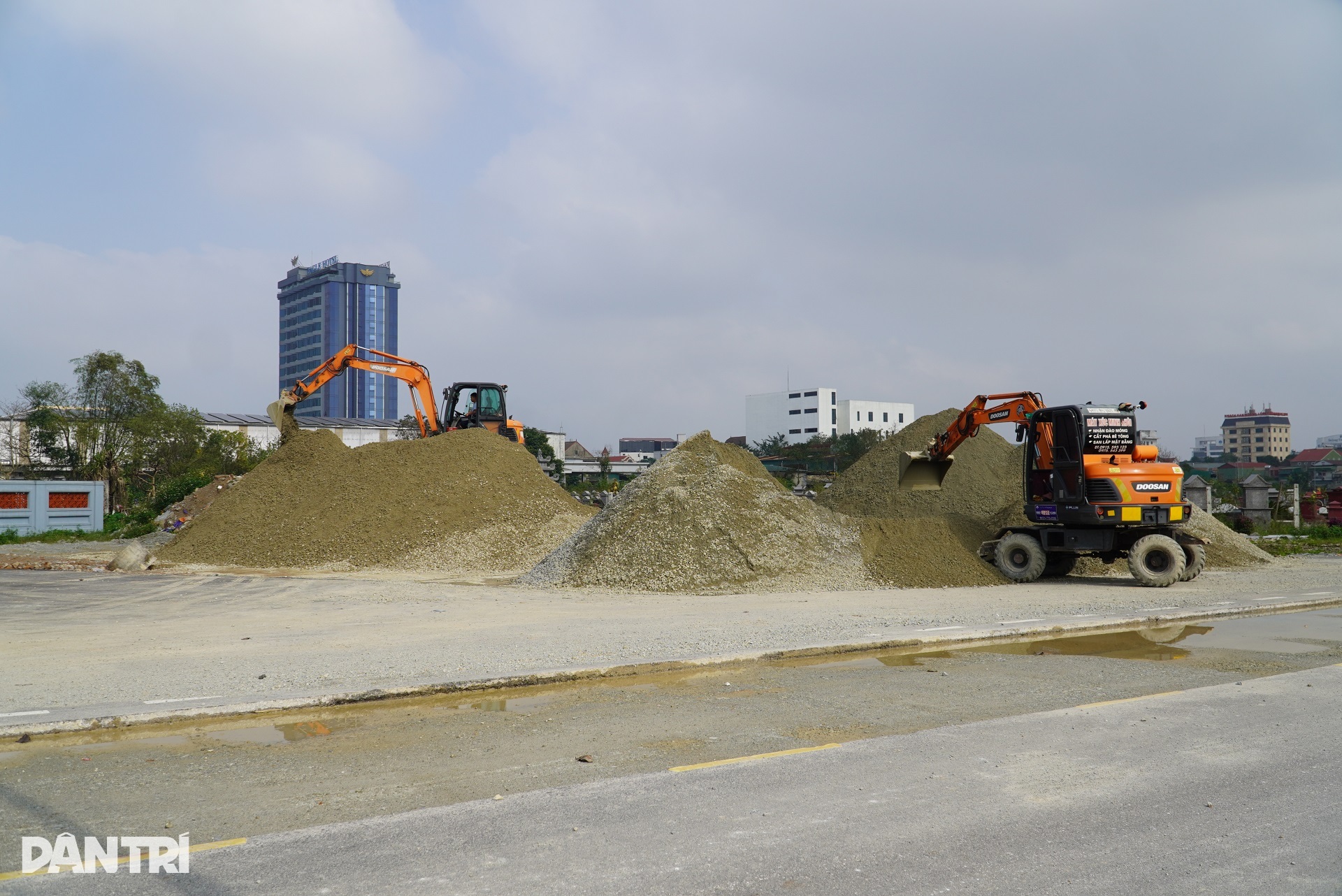 46 tỷ đồng 1km đường vào Văn Miếu: Chưa nghiệm thu đã cào lên làm lại - 8 46 tỷ đồng 1km đường vào Văn Miếu: Chưa nghiệm thu đã cào lên làm lại - 8