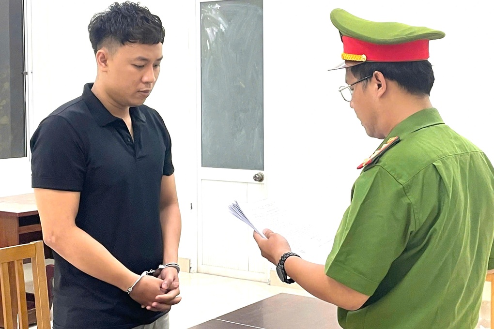 Hai thanh niên ép nữ sinh đi nhậu rồi hiếp dâm - 1 Hai thanh niên ép nữ sinh đi nhậu rồi hiếp dâm - 1