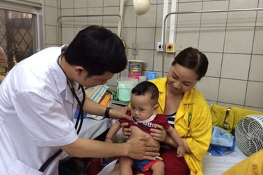 Hà Nội: Nhiều bệnh nhi tái nhiễm viêm phổi sau sởi