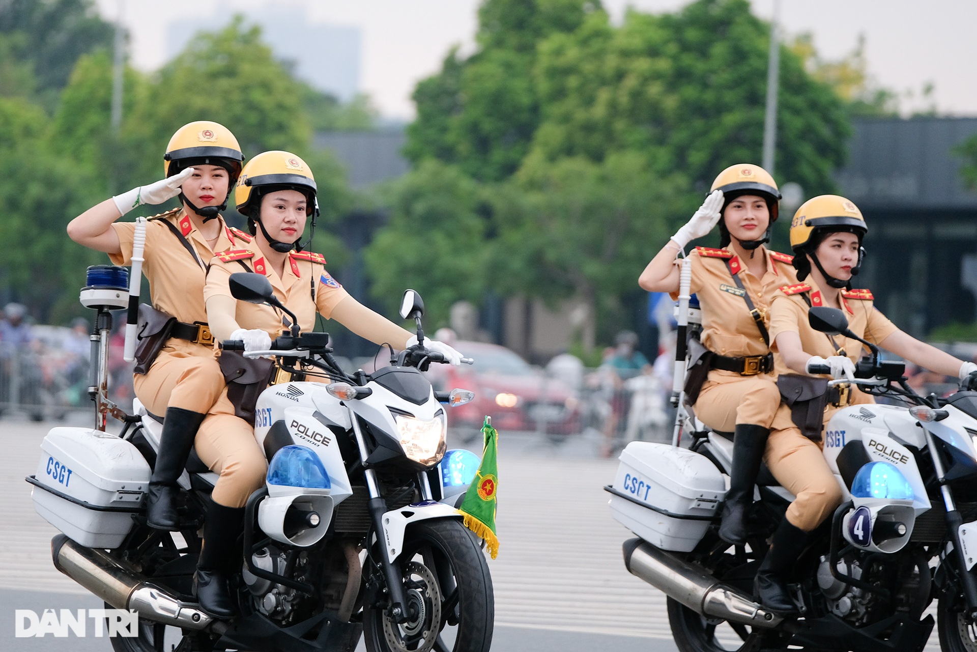 Nữ CSGT biểu diễn võ điêu luyện, trấn áp đối tượng gây rối - 5 Nữ CSGT biểu diễn võ điêu luyện, trấn áp đối tượng gây rối - 5
