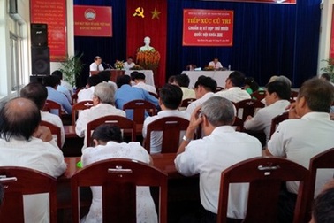 Đà Nẵng: Cử tri ngủ gục, chỉ hai người phát biểu