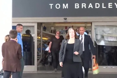 Đại gia đình Angelina Jolie - Brad Pitt thu hút giới săn tin