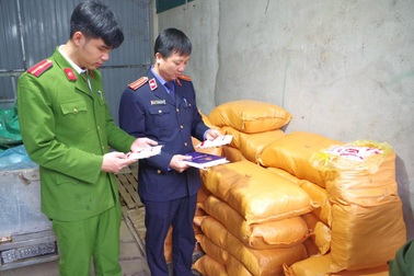 Công an đột kích, thu giữ hơn 3 tấn mì chính giả ở Tuyên Quang