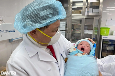 Từ tranh luận "khi nào nên sinh con"