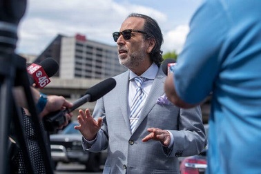 Ông Trump thuê luật sư nổi tiếng trước trận chiến pháp lý