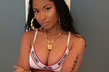 Nữ ca sỹ Mỹ lôi cuốn trong buổi quay clip