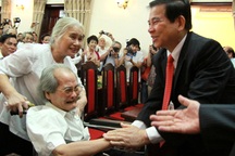 Nhà văn Sơn Tùng được phong Anh hùng lao động