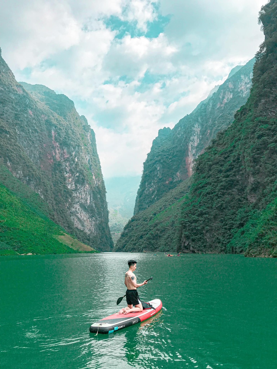 Lên Mã Pí Lèng chèo thuyền kayak, ngắm dòng sông Nho Quế thơ mộng - 1 Lên Mã Pí Lèng chèo thuyền kayak, ngắm dòng sông Nho Quế thơ mộng - 1