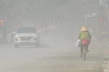 Đường gần 8km thi công 2 năm chưa xong, dân khốn khổ hít bụi