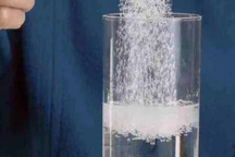 Bé 18 tháng tuổi mắt trợn ngược, toàn thân tím tái vì bù nước không đúng cách khi bị tiêu chảy