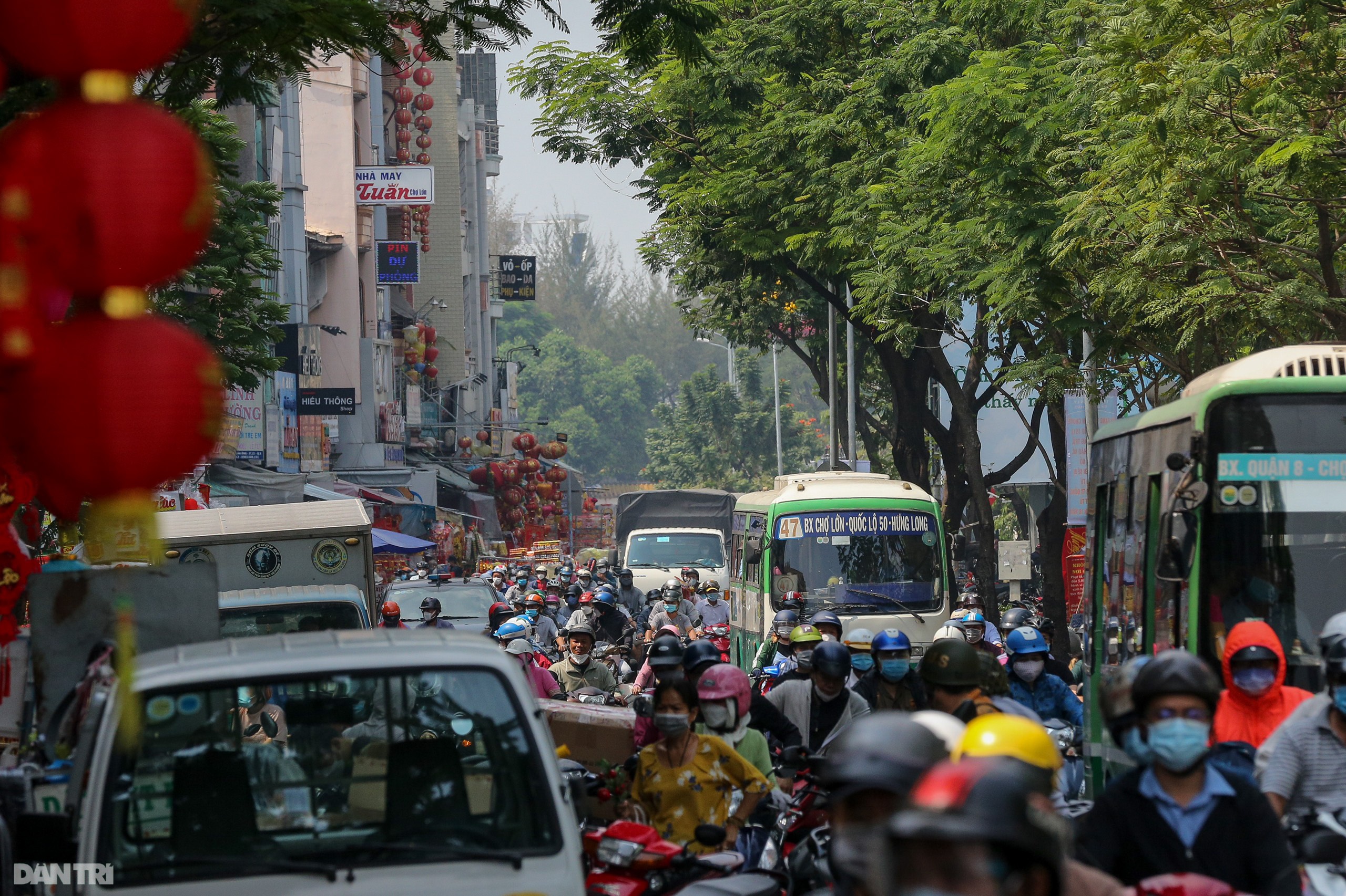 Nhiều tuyến đường ở TPHCM kẹt xe nghiêm trọng ngày giáp Tết - 7 Nhiều tuyến đường ở TPHCM kẹt xe nghiêm trọng ngày giáp Tết - 7