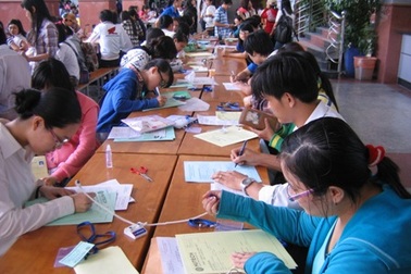 Học phí tăng, sinh viên lao đao