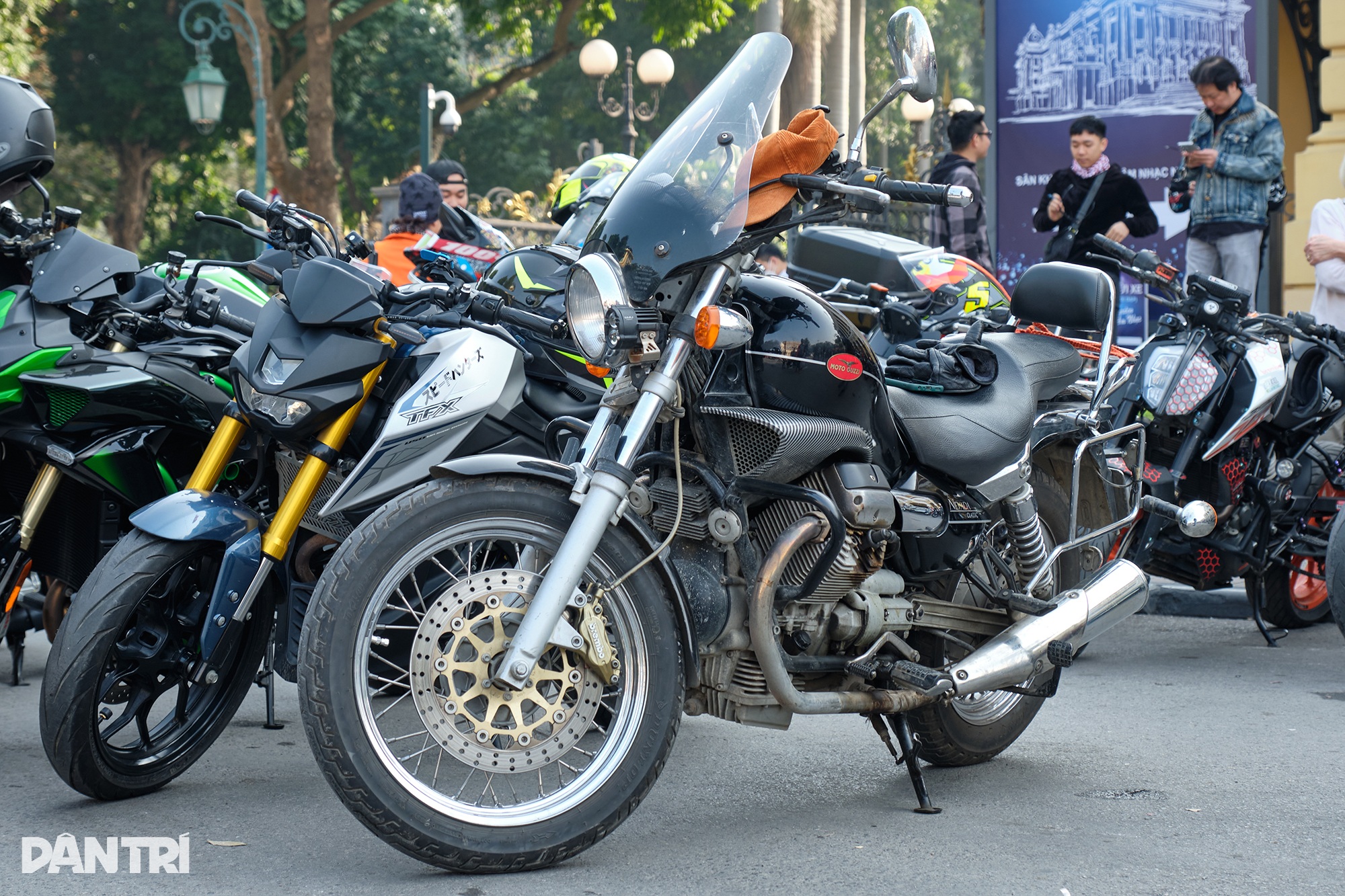 Motociclistas de Hanói se reúnem nas ruas para dar as boas-vindas ao Ano do Dragão - 10 Người chơi mô-tô tại Hà Nội xuống phố tụ họp chào xuân Giáp Thìn - 10