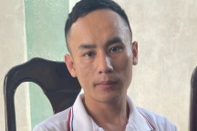 Lợi dụng sơ hở của lái xe để trộm cắp điện thoại trên cabin