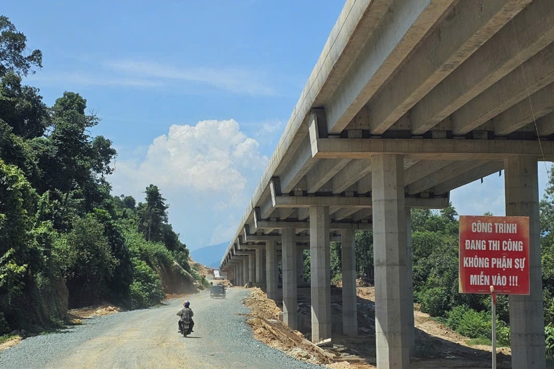 Hợp long cầu dài nhất cao tốc Vân Phong - Nha Trang - 3