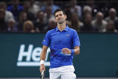Thua ở chung kết Paris Masters, Djokovic tụt xuống số 8 thế giới