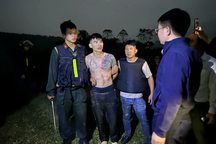 200 chiến sĩ vây bắt kẻ nguy hiểm mang súng lẩn trốn trên đồi