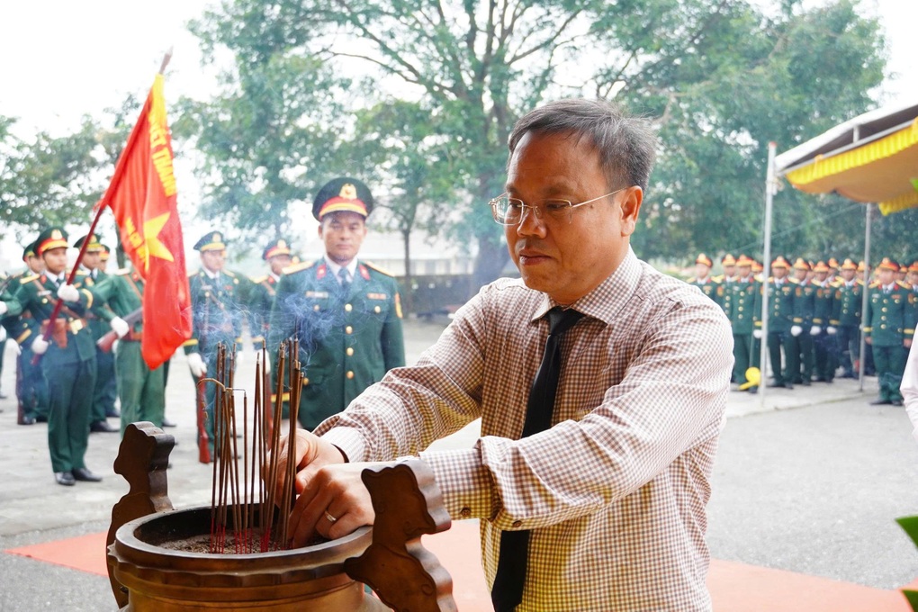 Truy điệu, an táng 14 hài cốt liệt sỹ tìm thấy ở Quảng Trị - 1 Truy điệu, an táng 14 hài cốt liệt sỹ tìm thấy ở Quảng Trị - 1