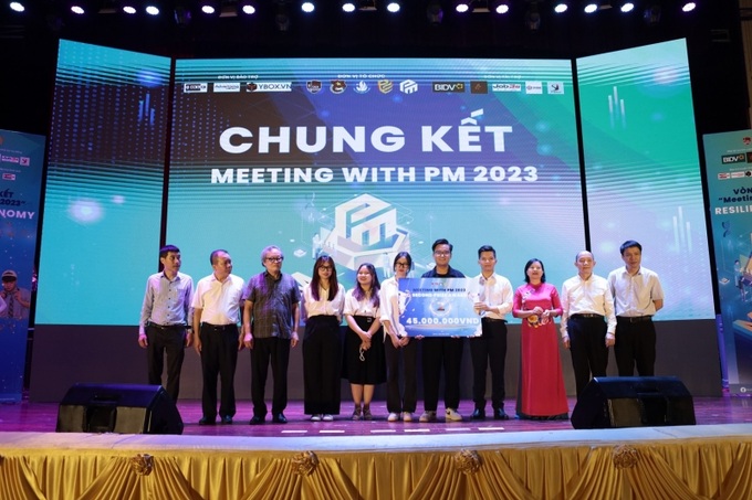 Giải Nhì được trao cho đội No opponent trường Đại học Kinh tế - ĐHQGHN