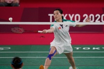 Thùy Linh thi đấu kiên cường trong trận thua tay vợt số một thế giới