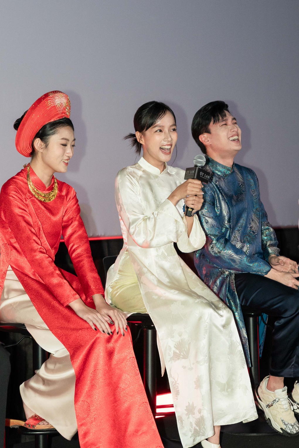 Quốc Trường: Lọ Lem mới 19 tuổi, bị ghép cặp với tôi thì tội nghiệp - 3 Quốc Trường: Lọ Lem mới 19 tuổi, bị ghép cặp với tôi thì tội nghiệp - 3