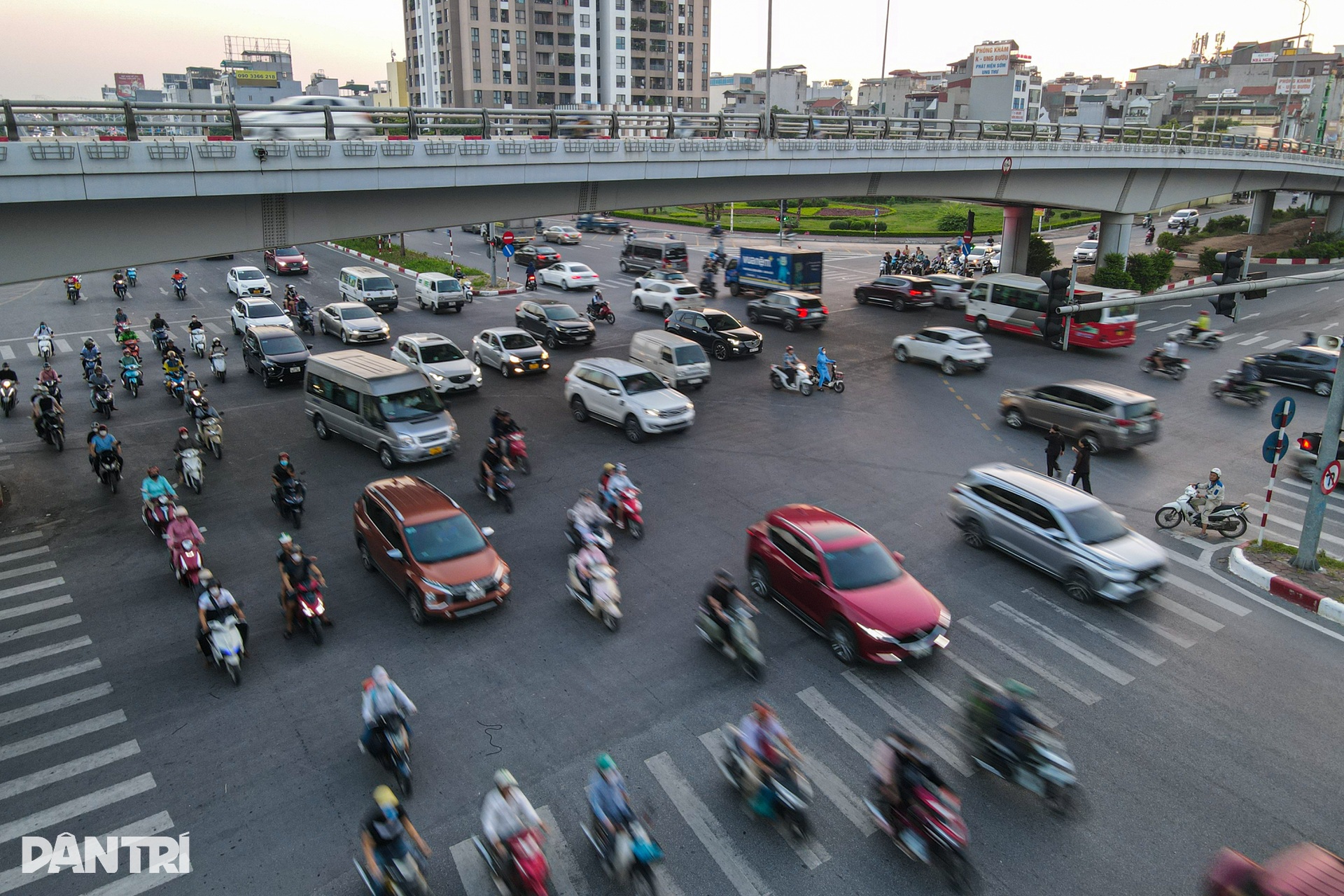 Hiện trạng nút giao dự kiến xây dựng hầm chui thứ 6 tại Hà Nội - 3 Hiện trạng nút giao dự kiến xây dựng hầm chui thứ 6 tại Hà Nội - 3