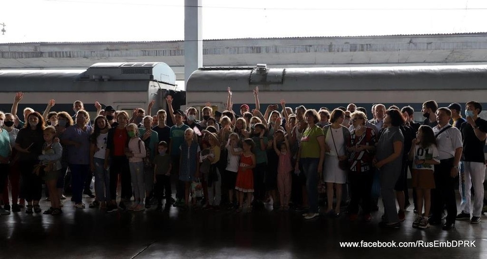 Nhiều người Nga rời Triều Tiên giữa lúc khó khăn - 1