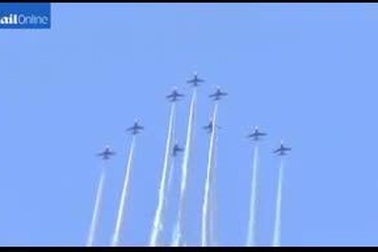 Mãn nhãn với màn trình diễn của đội bay nhào lộn của Anh