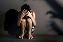 Bé gái lớp 5 bị hiếp dâm tại nhà