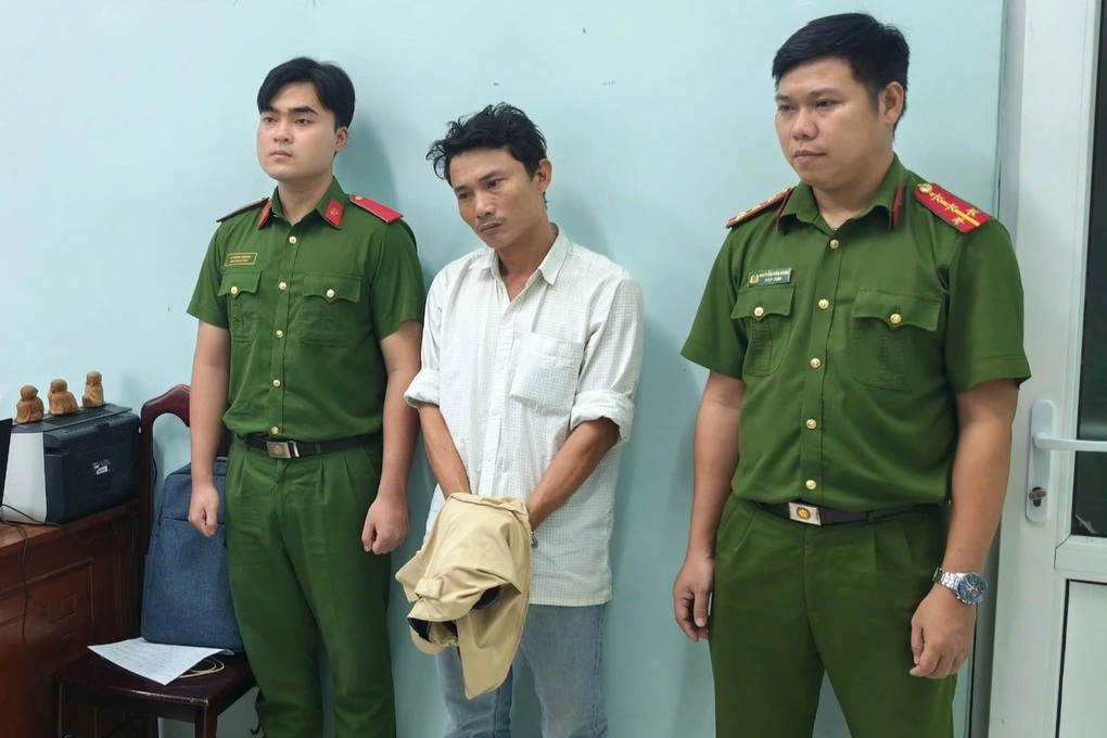 Cán bộ văn phòng đăng ký đất đai làm giả sổ đỏ - 1 Cán bộ văn phòng đăng ký đất đai làm giả sổ đỏ - 1