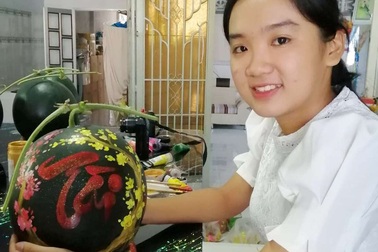 Nữ sinh Bạc Liêu đam mê “thổi hồn” vào thư pháp