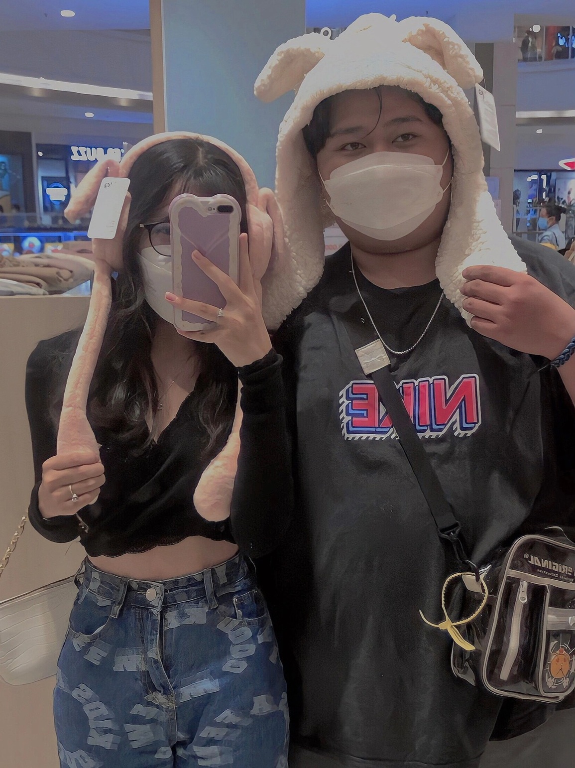 Chuyện tình ba năm của cặp đôi đũa lệch ai nhìn thấy cũng tò mò - 1 Chuyện tình ba năm của cặp đôi đũa lệch ai nhìn thấy cũng tò mò - 1