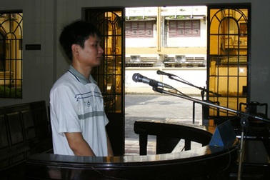 Trộm ô tô để “ăn” dầu và vỏ xe, lĩnh 12 năm tù