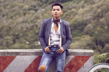 Phạm Hồng Phước cùng người yêu bí mật đi du lịch bụi