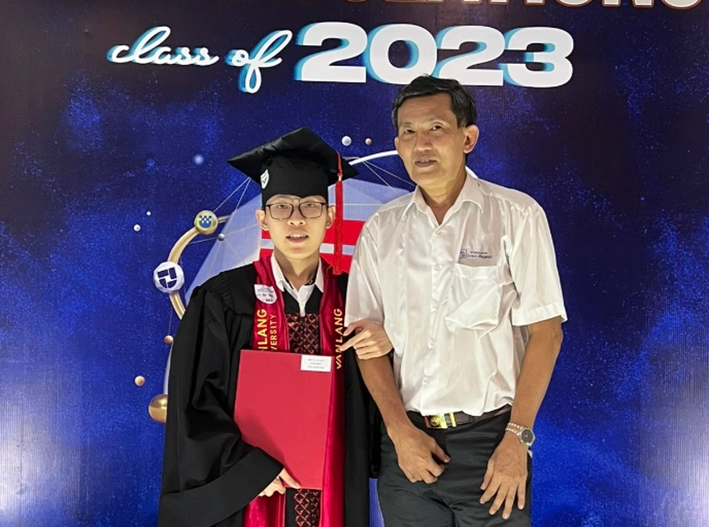 Hành trình 4 năm đến giảng đường đại học trên đôi vai cha - 2 Hành trình 4 năm đến giảng đường đại học trên đôi vai cha - 2